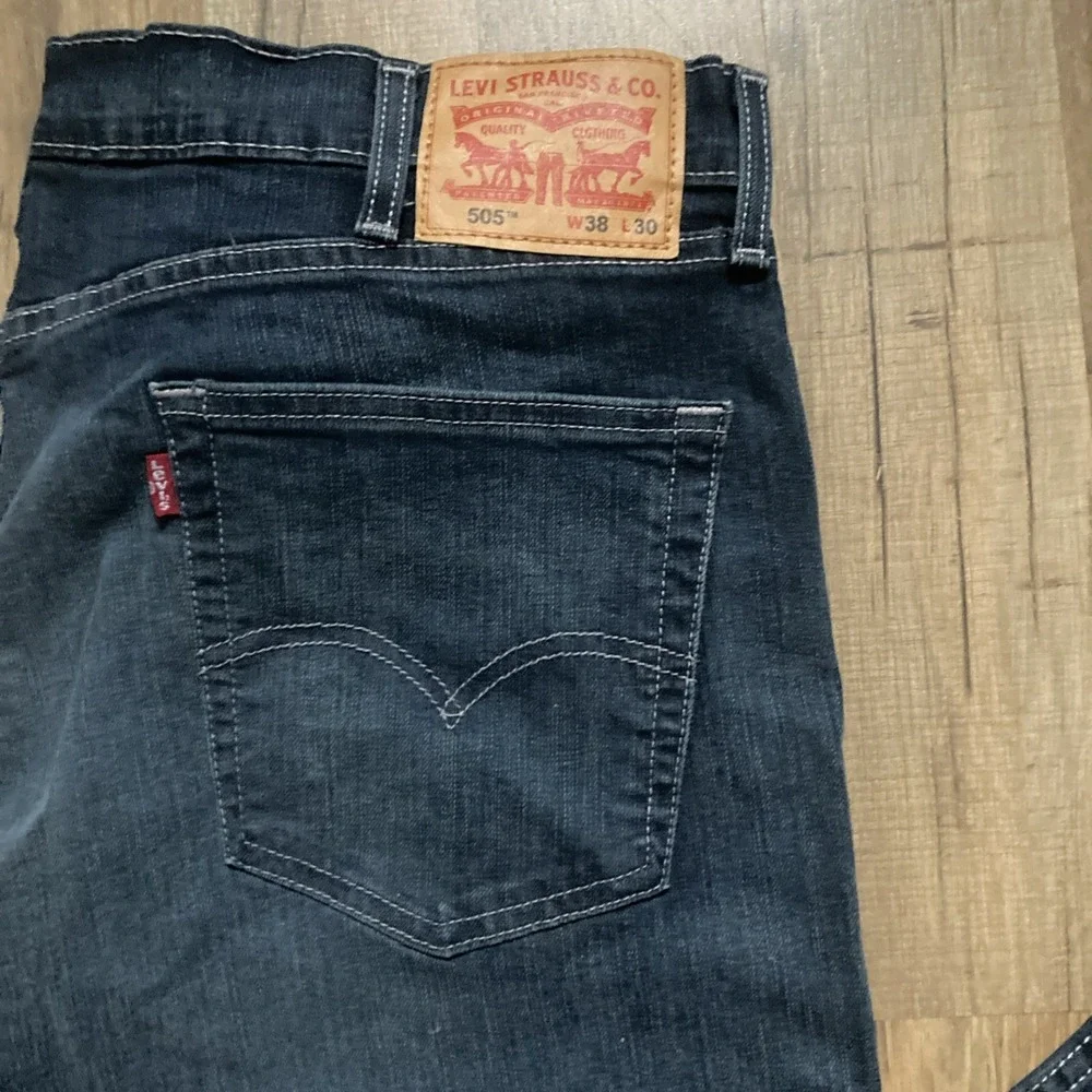 Levis 505 Men's Jeans Mens Size  38x30 Dark Wash Blue Denim Stretch